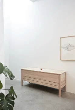 Form & Refine Benches*A Line storage bench 111 cm, White oak Beige