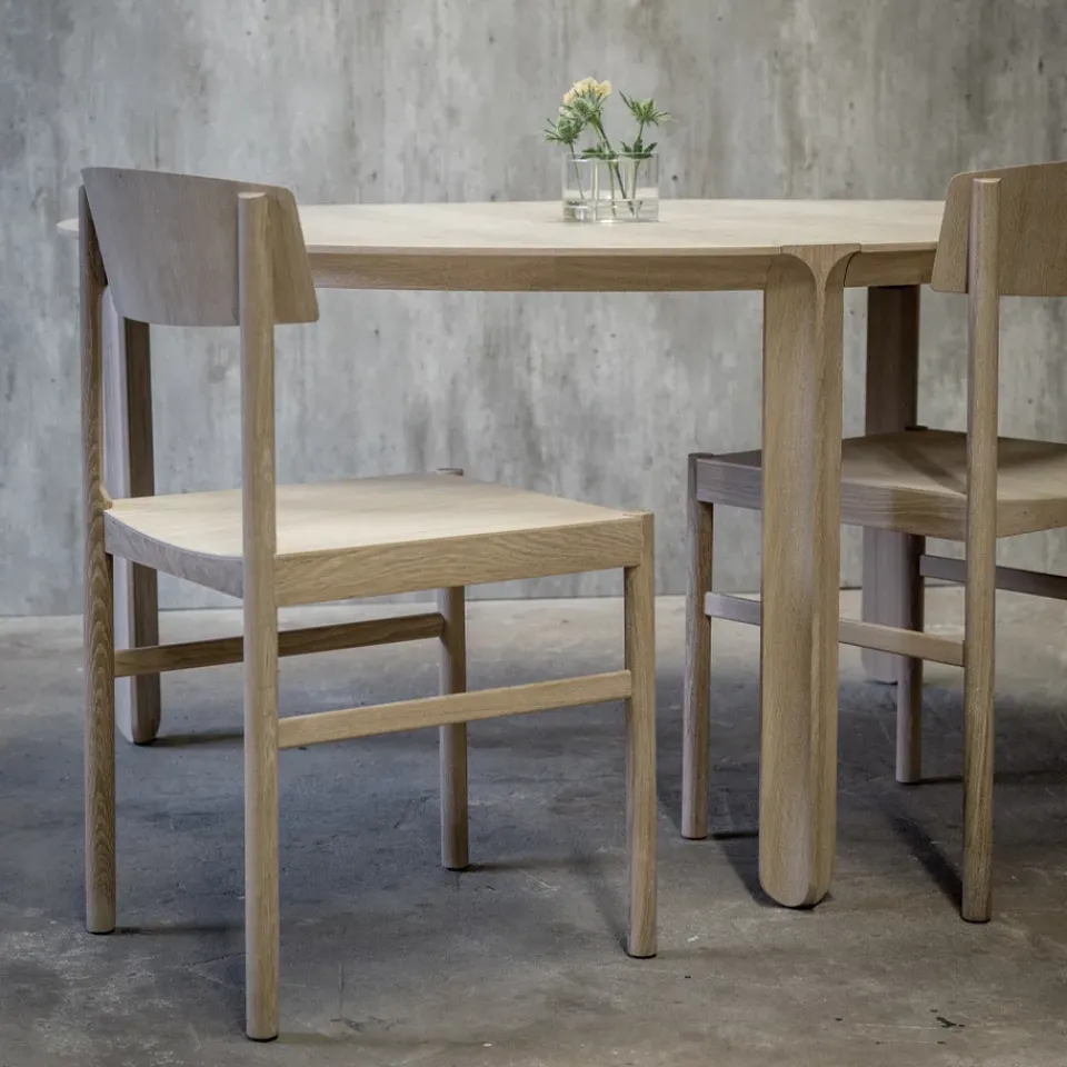 Mavis Dining Tables*Amor dining table round, oak white-pigmented hardwax oil Beige