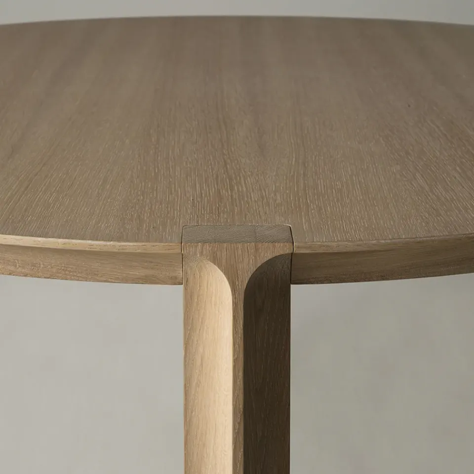 Mavis Dining Tables*Amor dining table round, oak white-pigmented hardwax oil Beige