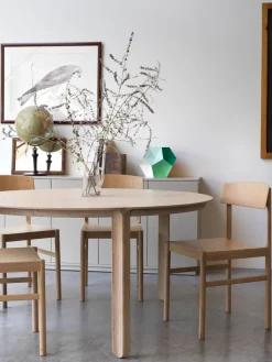 Mavis Dining Tables*Amor dining table round, oak white-pigmented hardwax oil Beige