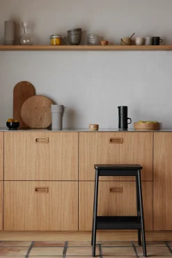 Form & Refine Stools*Angle Standard bar stool 65 cm, Black