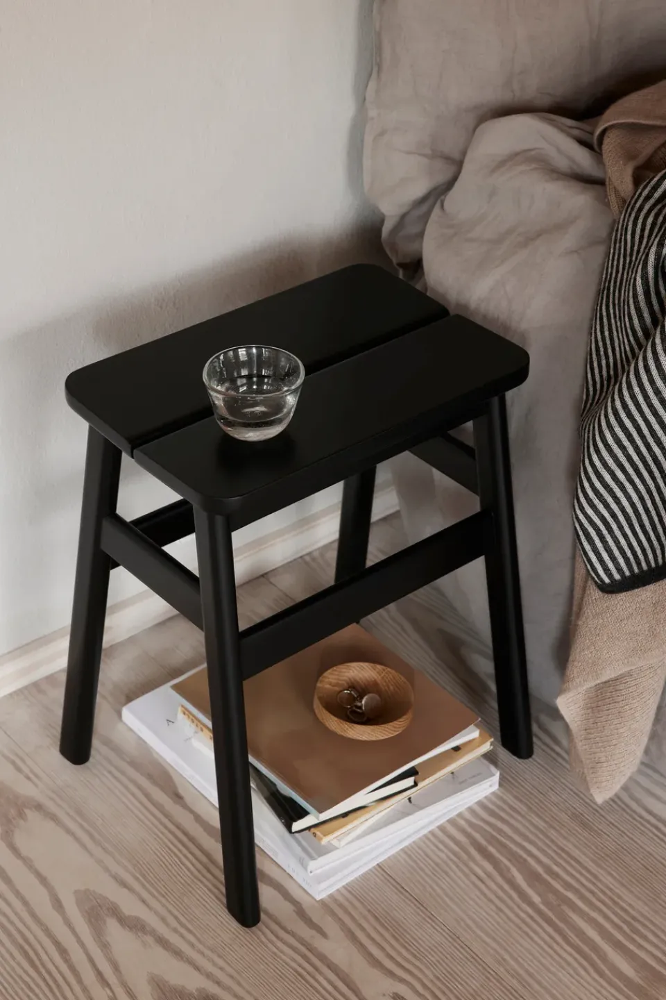 Form & Refine Stools*Angle Standard stool 45 cm, Black