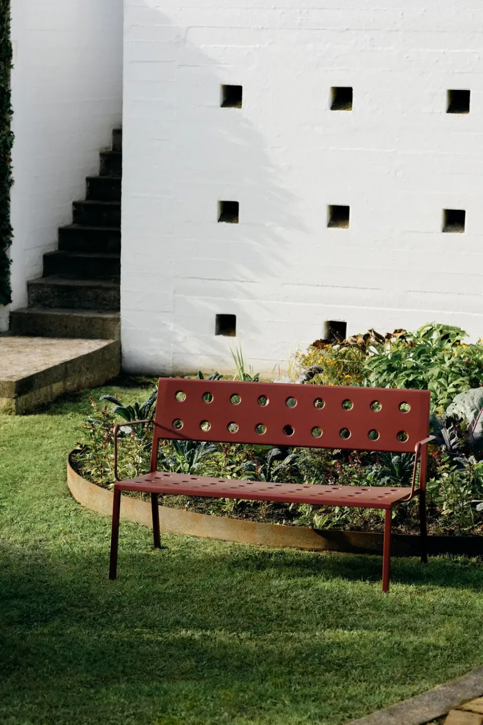 HAY Garden Sofas & Garden Benches|Outdoor Lounge Furniture*Balcony Lounge bench with armrest 121.5x69 cm, Iron Red