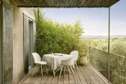 GUBI Seating|Balcony Furniture*Bat Dining Outdoor chair, Alabaster White