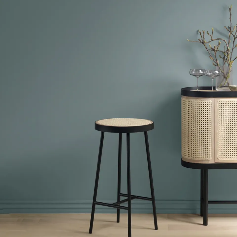 Warm Nordic Bar Stools*Be My Guest barstool, Rattan, black steel legs Beige