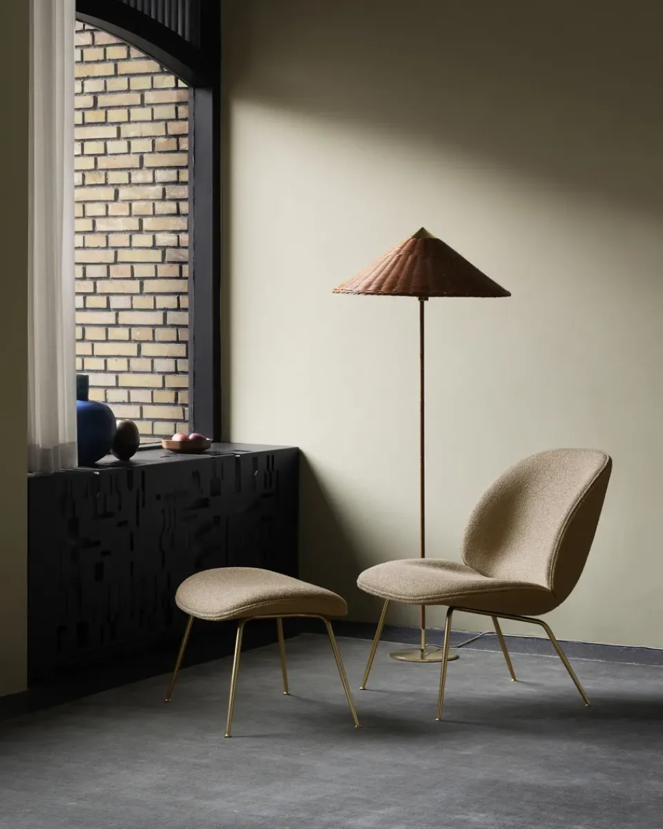 GUBI Armchairs & Footstools*Beetle Ottoman - upholstered foot stool, conic base, Around bouclé 004-brass Beige