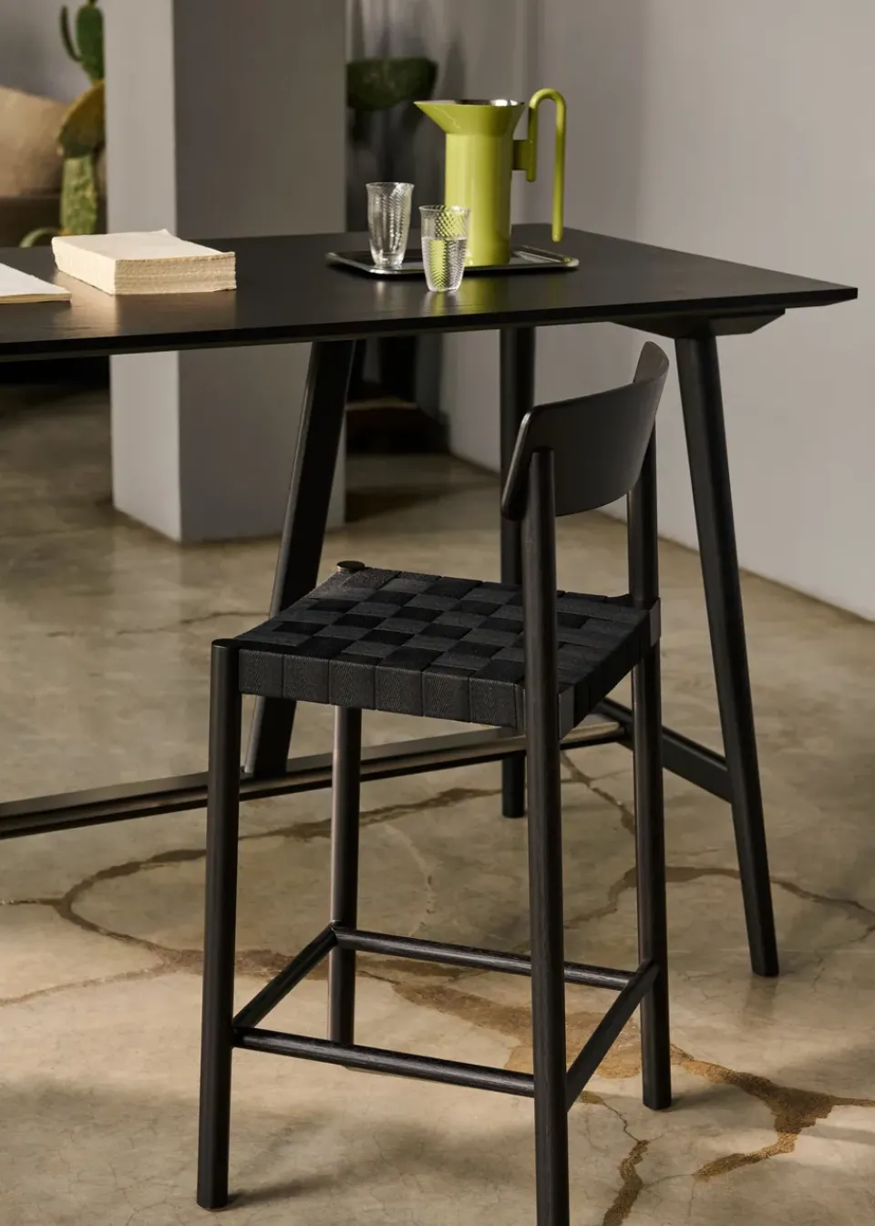 &Tradition Bar Stools*Betty TK15 Bar Chair 75 cm, lacquered ash- linen Black