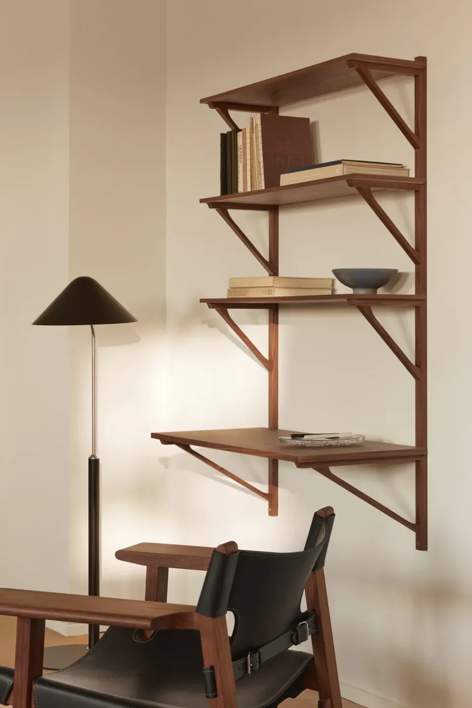 Fredericia Furniture Desks*BM29 shelf with desk 78x134 cm, Walnut lacquer Brown