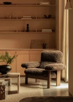 Audo Copenhagen Armchairs & Footstools*Brasilia armchair, Dark oak-Nature sheepskin curly Beige