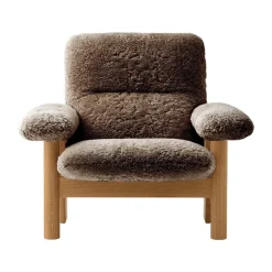Audo Copenhagen Armchairs & Footstools*Brasilia armchair, Natural oak-Sahara sheepskin curly Brown