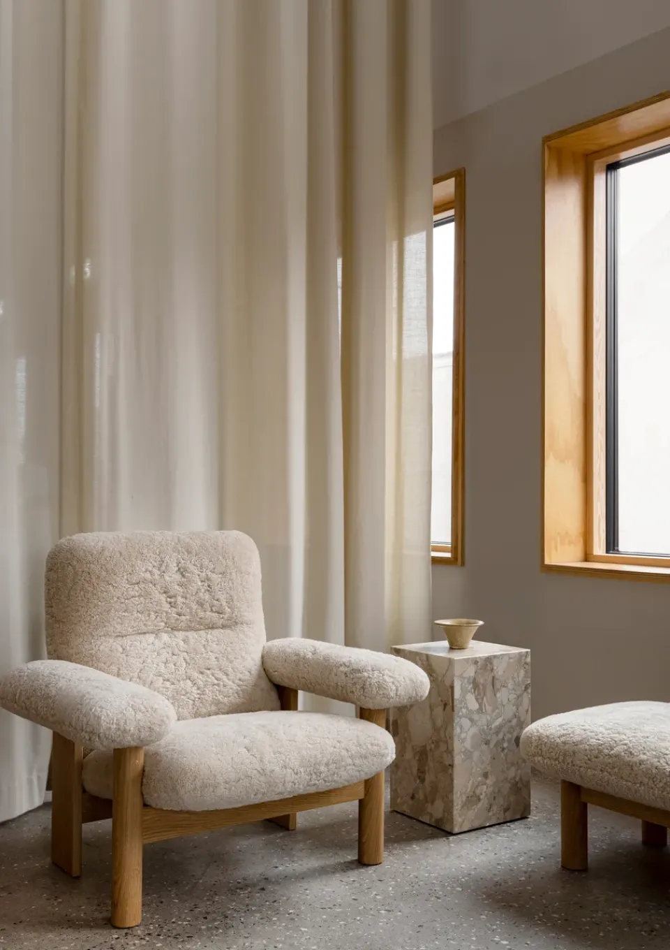 Audo Copenhagen Armchairs & Footstools*Brasilia armchair, Natural oak-Sahara sheepskin curly Brown