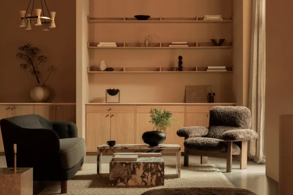 Audo Copenhagen Armchairs & Footstools*Brasilia armchair, Walnut-Sahara sheepskin curly Brown