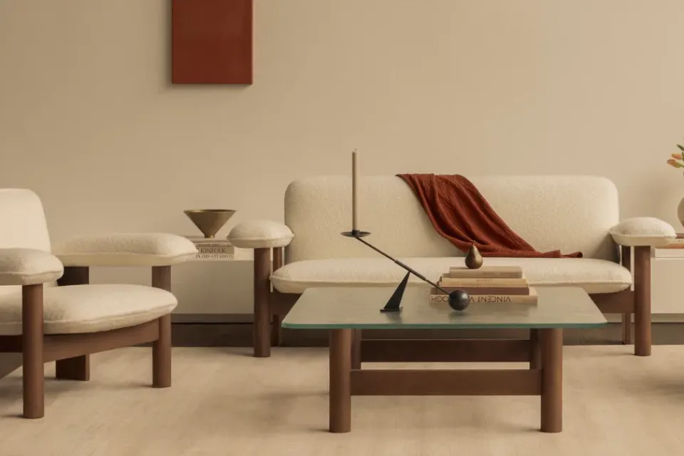Audo Copenhagen Sofas*Brasilia sofa 2-seats, Walnut-Nature sheepskin curly Beige