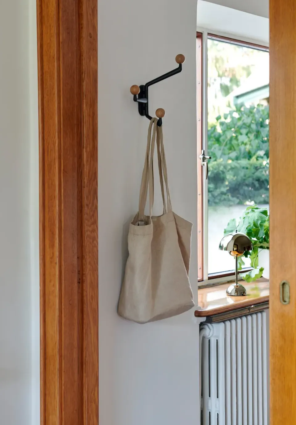 &Tradition Clothes Hooks & Hangers*Capture SC74 hook small 3-arms, Graphite-Oak Grey