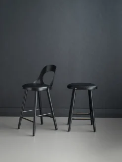 Hans K Bar Stools*Colibri bar stool 63 cm, stained oak- pad Black
