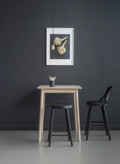 Hans K Bar Stools*Colibri bar stool 63 cm, Stained oak- pad Black