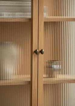 Audo Copenhagen Display & Glass Cabinets*Curiosity cabinet with glass doors 143 cm, Oak Beige
