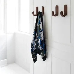 Normann Copenhagen Clothes Hooks & Hangers*Curve hook, wallnut Brown