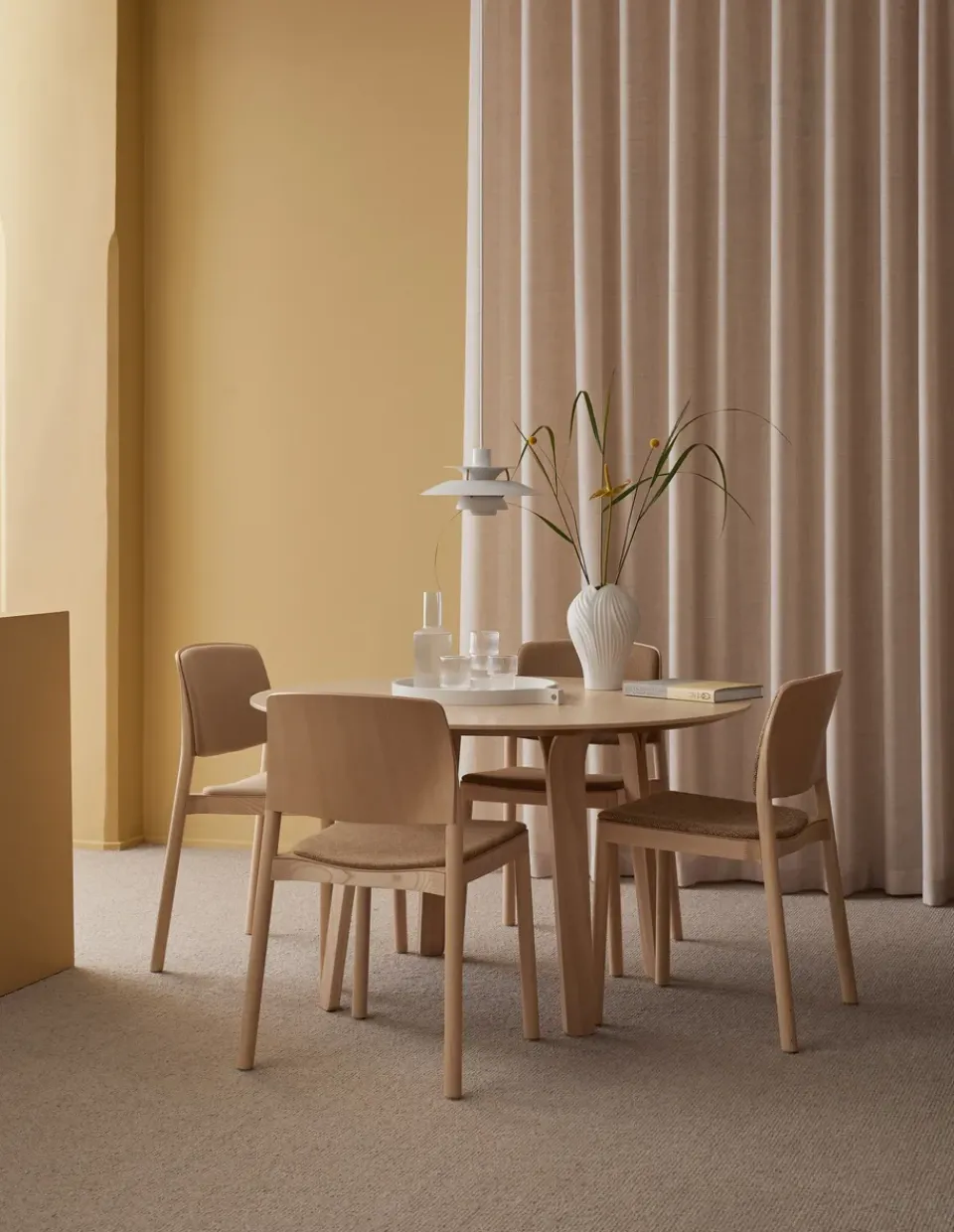 Swedese Dining Tables*Divido table Ø120 cm, Ash laquered Beige