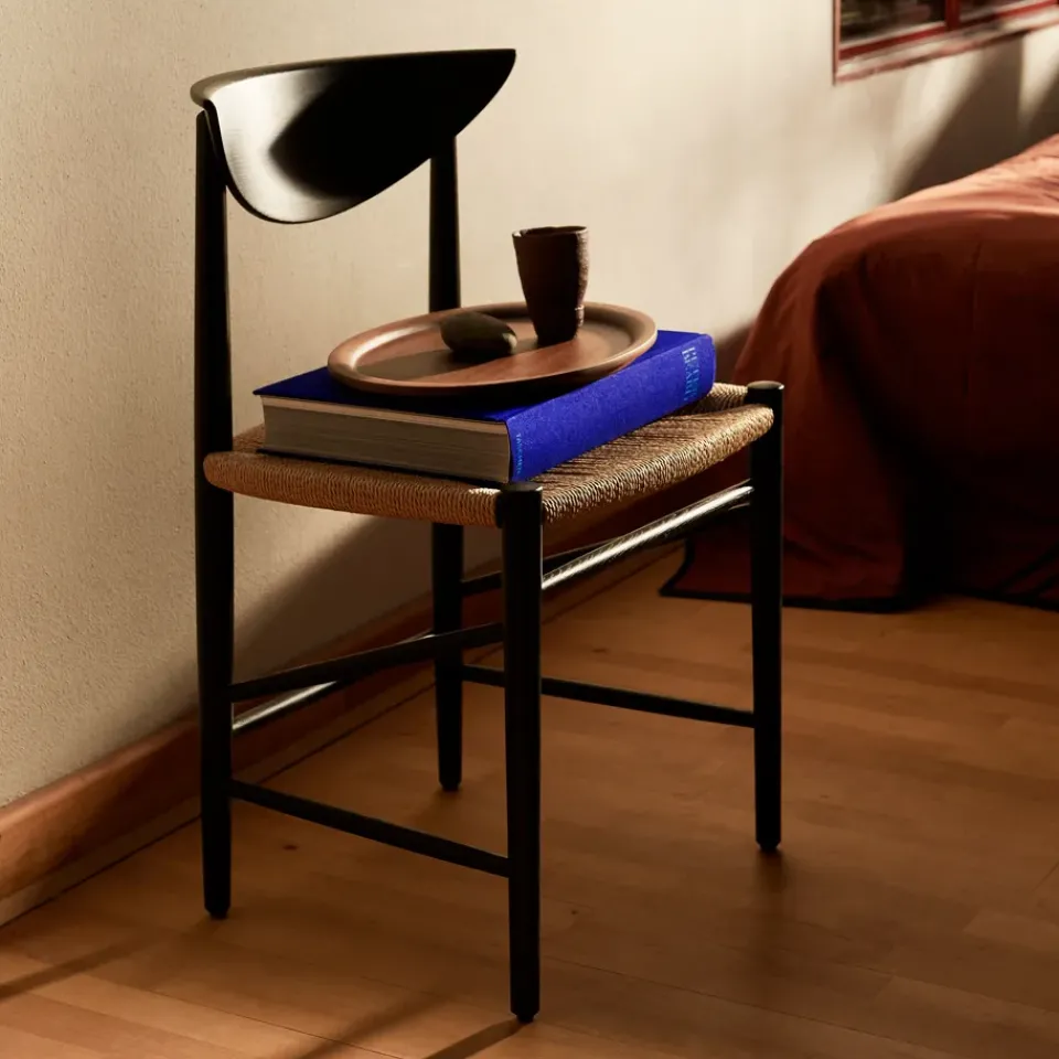 &Tradition Chairs*Drawn chair HM3, oak Black