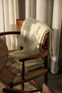 &Tradition Chairs*Drawn chair HM3, Walnut Brown