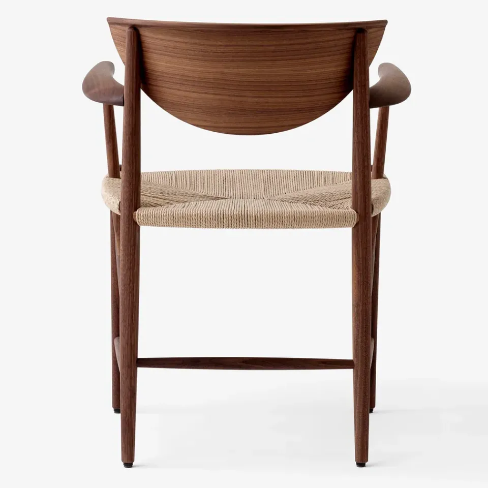 &Tradition Chairs*Drawn chair HM4 with armrest, Walnut Brown