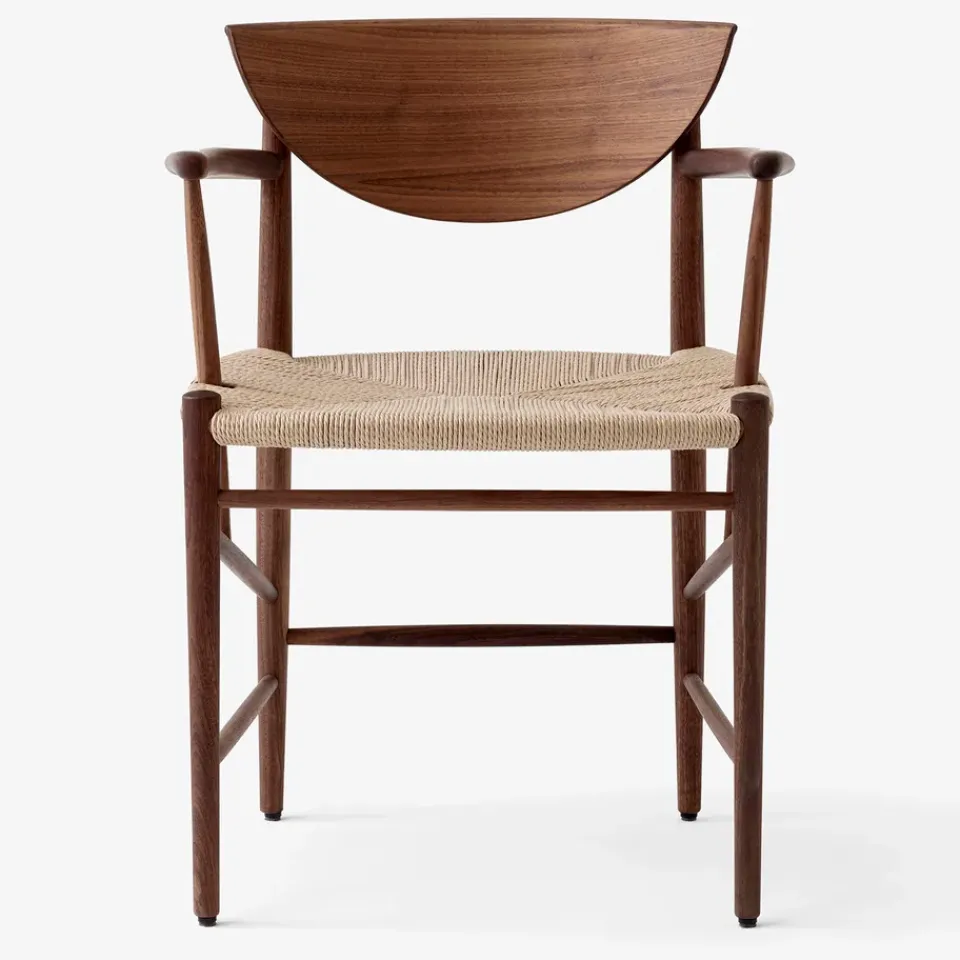 &Tradition Chairs*Drawn chair HM4 with armrest, Walnut Brown
