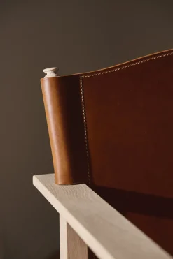 Gärsnäs Armchairs & Footstools*Ferdinand armchair, Oak-untreated-Tärnsjö leather cognac Beige