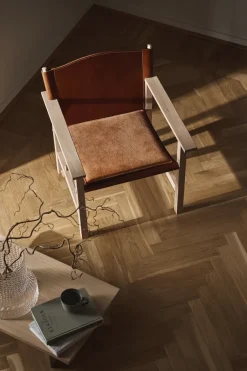Gärsnäs Armchairs & Footstools*Ferdinand armchair, Oak-untreated-Tärnsjö leather cognac Beige