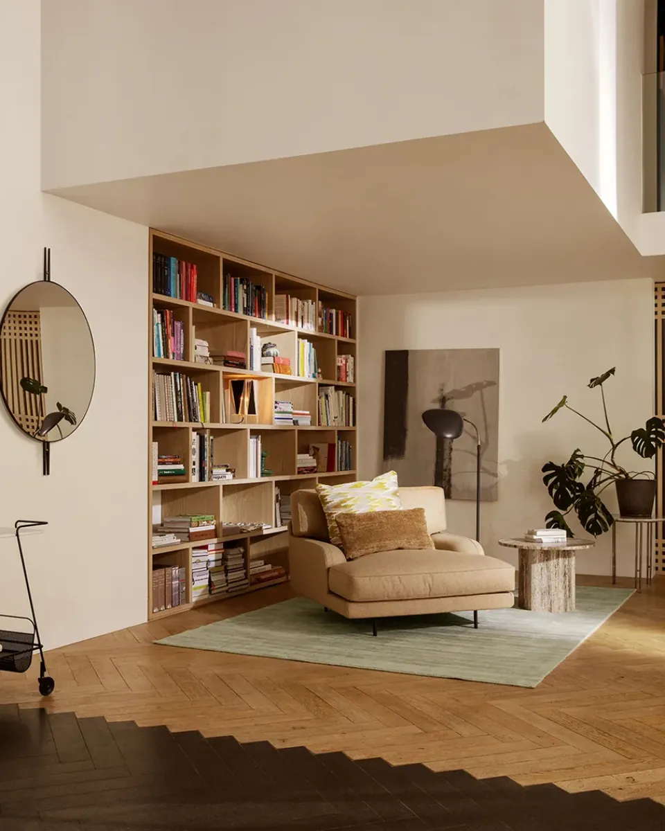GUBI Armchairs & Footstools*Flaneur lounge chair, Indianskop 15-antique brass Beige