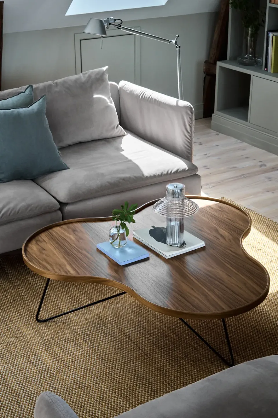 Swedese Coffee Tables*Flower mono table Special Edition 107x114 cm, H45 cm-lacquered walnut-black lacquered steel Brown