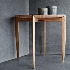 Fritz Hansen Side Tables*Foldable Tray Table Ø 45 cm, Oak Brown