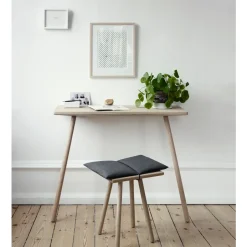 Fritz Hansen Stools*Georg stool, Linen, oak untreated, incl. linen cushion Beige
