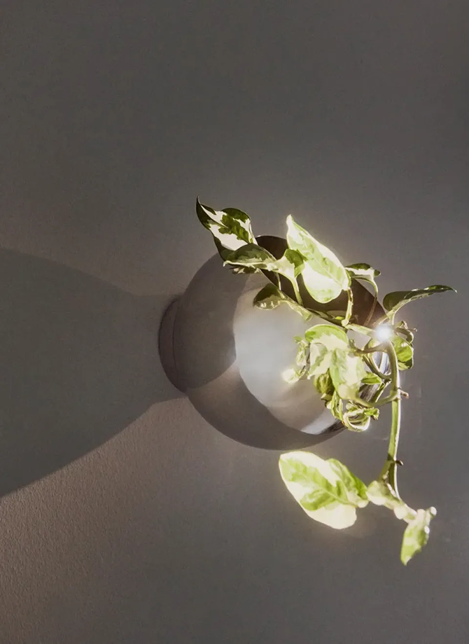 AYTM Garden Details & Accessories*Globe flower pot wall Ø21 cm, Silver Silver-coloured