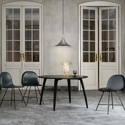 GUBI Dining Tables*round dining table, stained ash Black