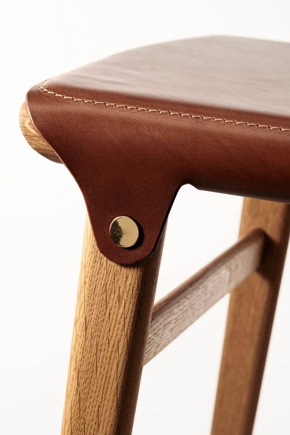 Gärsnäs Bar Stools*Hedda bar stool, Oak-pure-Tärnsjö leather cognac Beige