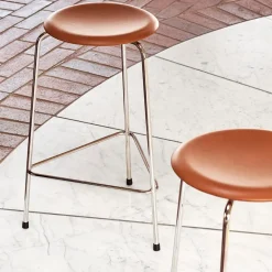 Fritz Hansen Bar Stools*High Dot stool leather, walnut Brown