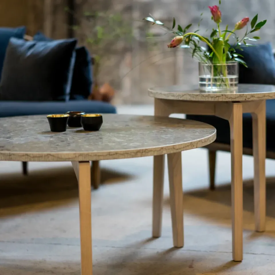 Mavis Coffee Tables*Höllviken coffee table Ø80 cm, Limestone-white pigmented oak leg BeigeWhite