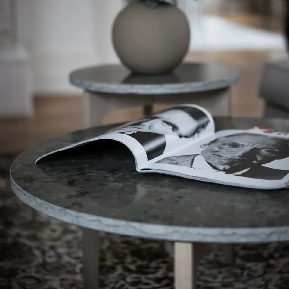 Mavis Coffee Tables*Höllviken coffee table Ø80 cm, Limestone-white pigmented oak leg BeigeWhite