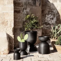 Ferm Living Garden Details & Accessories*Hourglass flower pot extra small Ø21 cm, -dark grey Black