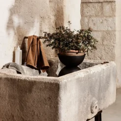 Ferm Living Garden Details & Accessories*Hourglass flower pot extra small Ø21 cm, -dark grey Black