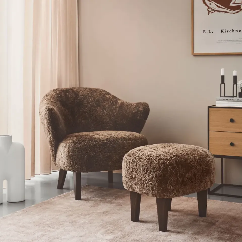 Audo Copenhagen Armchairs & Footstools*Ingeborg armchair set, Fabric sahcozero , incl. footstool, legs smoked oak Beige