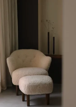 Audo Copenhagen Armchairs & Footstools*Ingeborg ottoman, Sheep skin moonlight-legs in smoked oak WhiteBeige