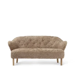Audo Copenhagen Sofas*Ingeborg 2.5-seat sofa, Sheepskin sahara. leg oak nature Brown