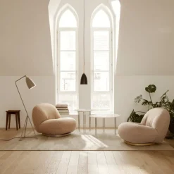 GUBI Coffee Tables*IOI coffee table, carrara marble, ø70, black base White