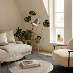 GUBI Coffee Tables*IOI coffee table, carrara marble, ø70, black base White