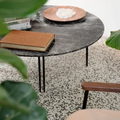 GUBI Coffee Tables*IOI coffee table, carrara marble, ø70, black base White