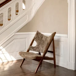 Audo Copenhagen Armchairs & Footstools*Knitting lounge chair, Sheepskin sahara, walnut legs Brown