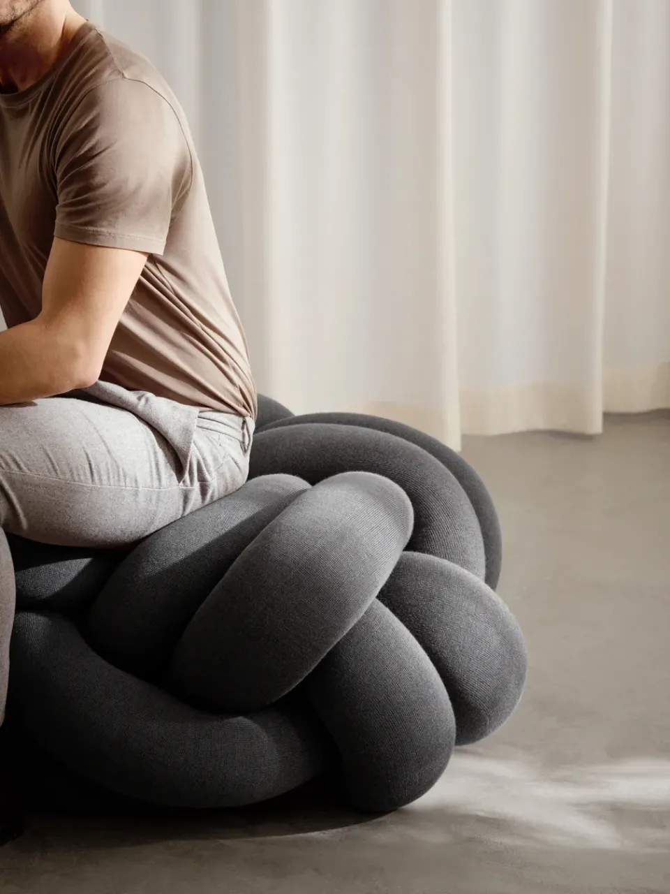 Design House Stockholm Sitting Poufs*Knot cushion XL, Grey