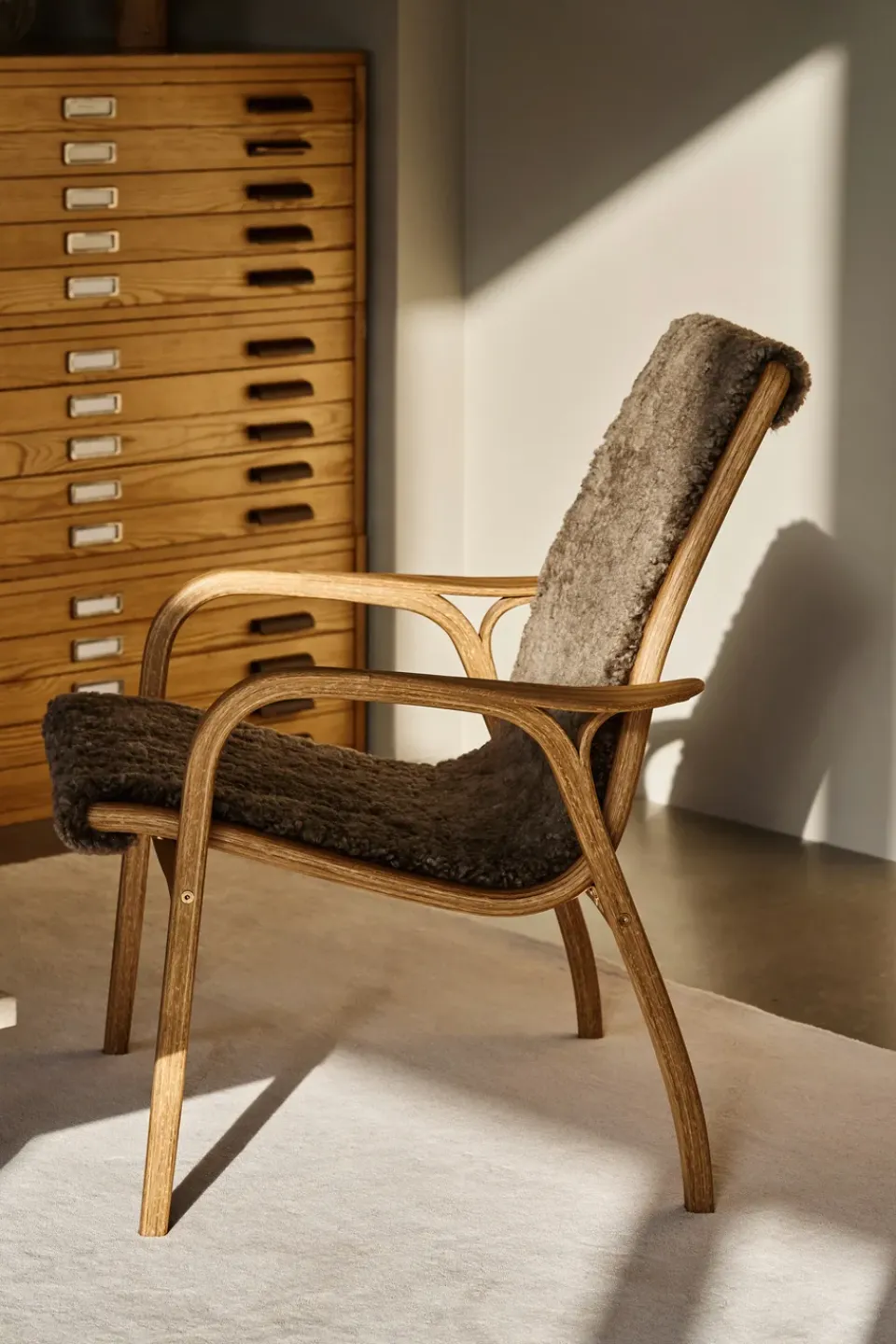 Swedese Armchairs & Footstools*Laminett arm chair oiled oak/sheep skin, Sahara (nougat brown) Beige